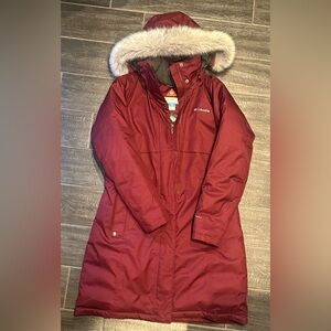 Women's Columbia Suttle Mountain Hooded Puffer Parka.